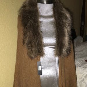 Cape shawl coat faux fur and knit fringe